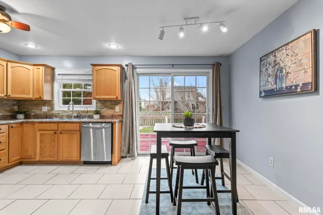 $262,800 | 1620 Magnolia Drive, Chatham, IL 62629