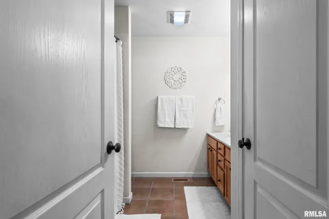 $262,800 | 1620 Magnolia Drive, Chatham, IL 62629