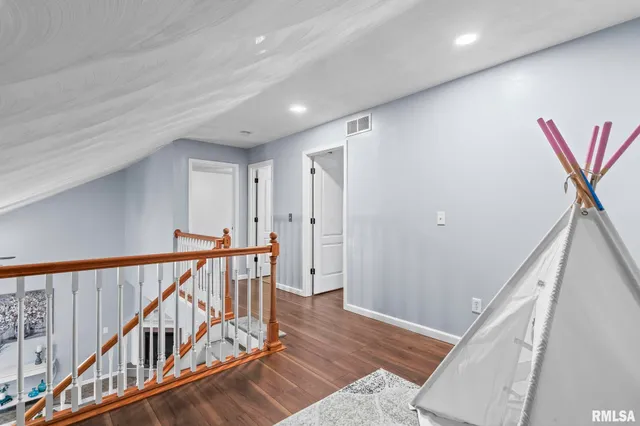 $262,800 | 1620 Magnolia Drive, Chatham, IL 62629