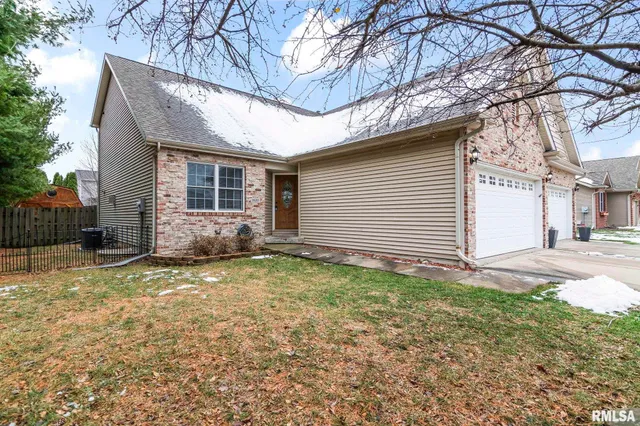 $262,800 | 1620 Magnolia Drive, Chatham, IL 62629
