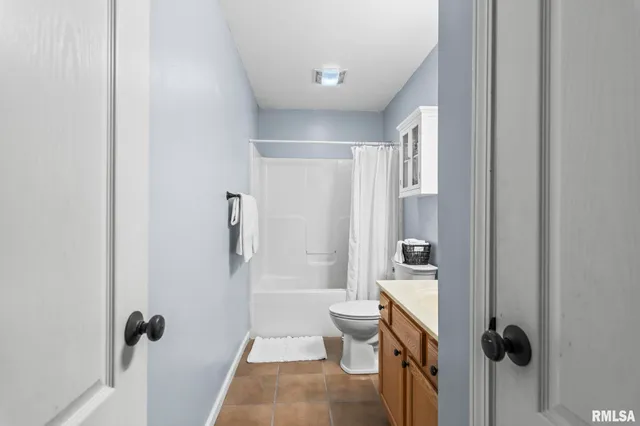 $262,800 | 1620 Magnolia Drive, Chatham, IL 62629