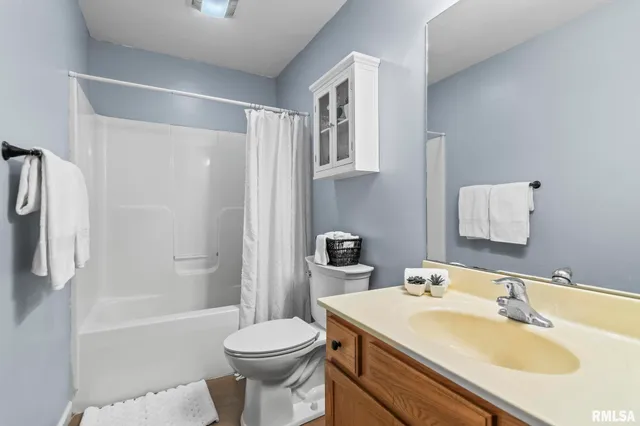 $262,800 | 1620 Magnolia Drive, Chatham, IL 62629