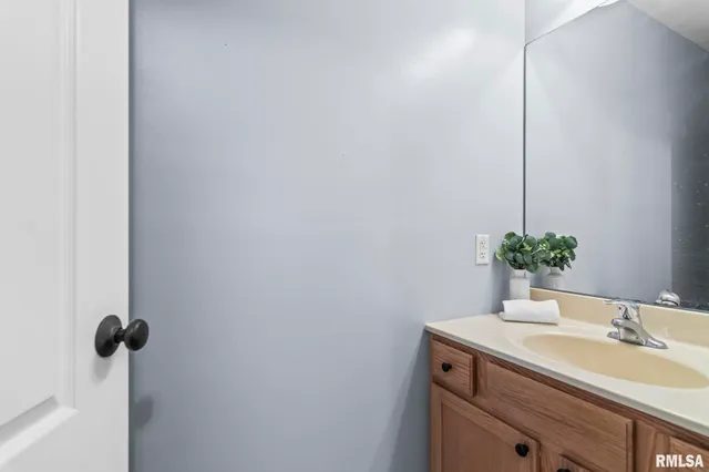 $262,800 | 1620 Magnolia Drive, Chatham, IL 62629