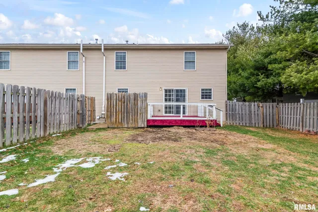 $262,800 | 1620 Magnolia Drive, Chatham, IL 62629