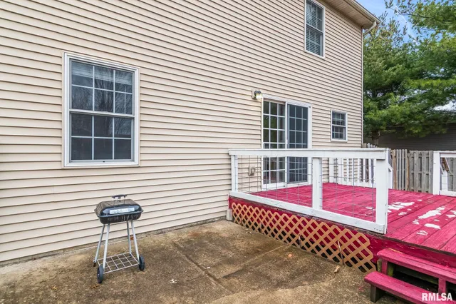 $262,800 | 1620 Magnolia Drive, Chatham, IL 62629