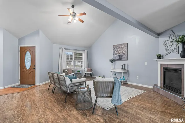 $262,800 | 1620 Magnolia Drive, Chatham, IL 62629