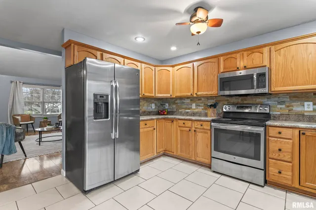 $262,800 | 1620 Magnolia Drive, Chatham, IL 62629