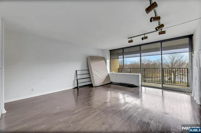 $125,000 | 6 Horizon Road, Unit 306, Fort Lee, NJ 07024