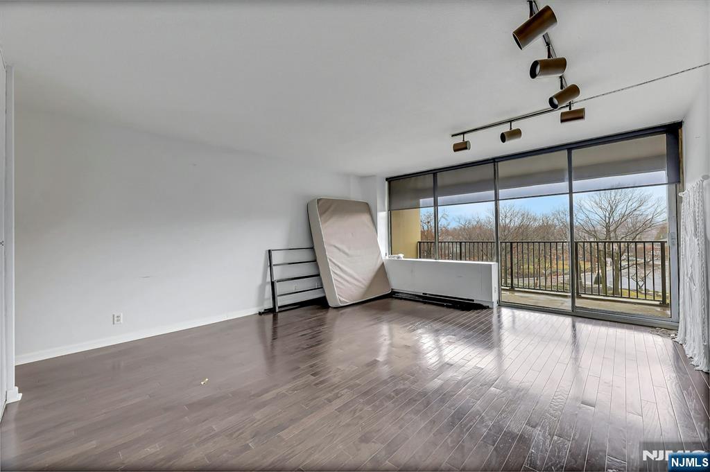 6 Horizon Road, Unit 306 Fort Lee, NJ 07024 - Photo 11 of 30