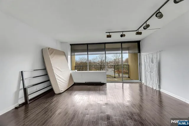 $125,000 | 6 Horizon Road, Unit 306, Fort Lee, NJ 07024