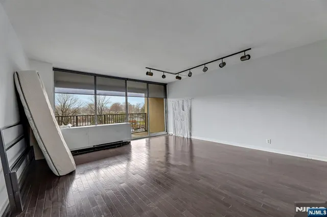 $125,000 | 6 Horizon Road, Unit 306, Fort Lee, NJ 07024