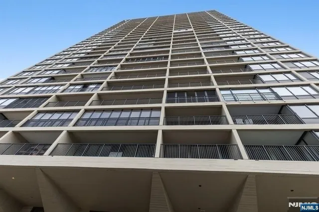 $125,000 | 6 Horizon Road, Unit 306, Fort Lee, NJ 07024