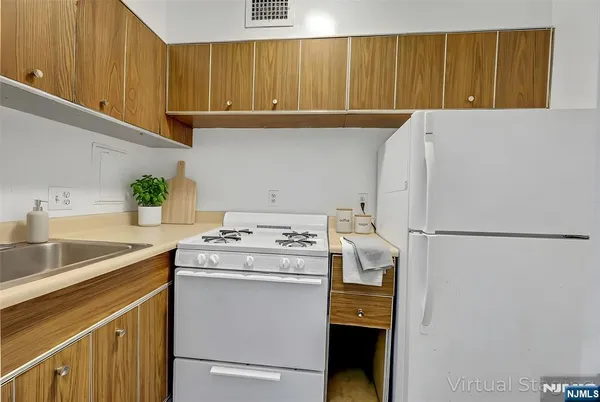 $115,000 | 6 Horizon Road, Unit 306, Fort Lee, NJ 07024