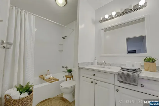 $125,000 | 6 Horizon Road, Unit 306, Fort Lee, NJ 07024