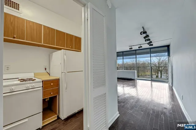 $125,000 | 6 Horizon Road, Unit 306, Fort Lee, NJ 07024