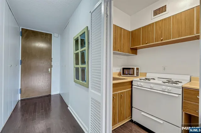 $125,000 | 6 Horizon Road, Unit 306, Fort Lee, NJ 07024