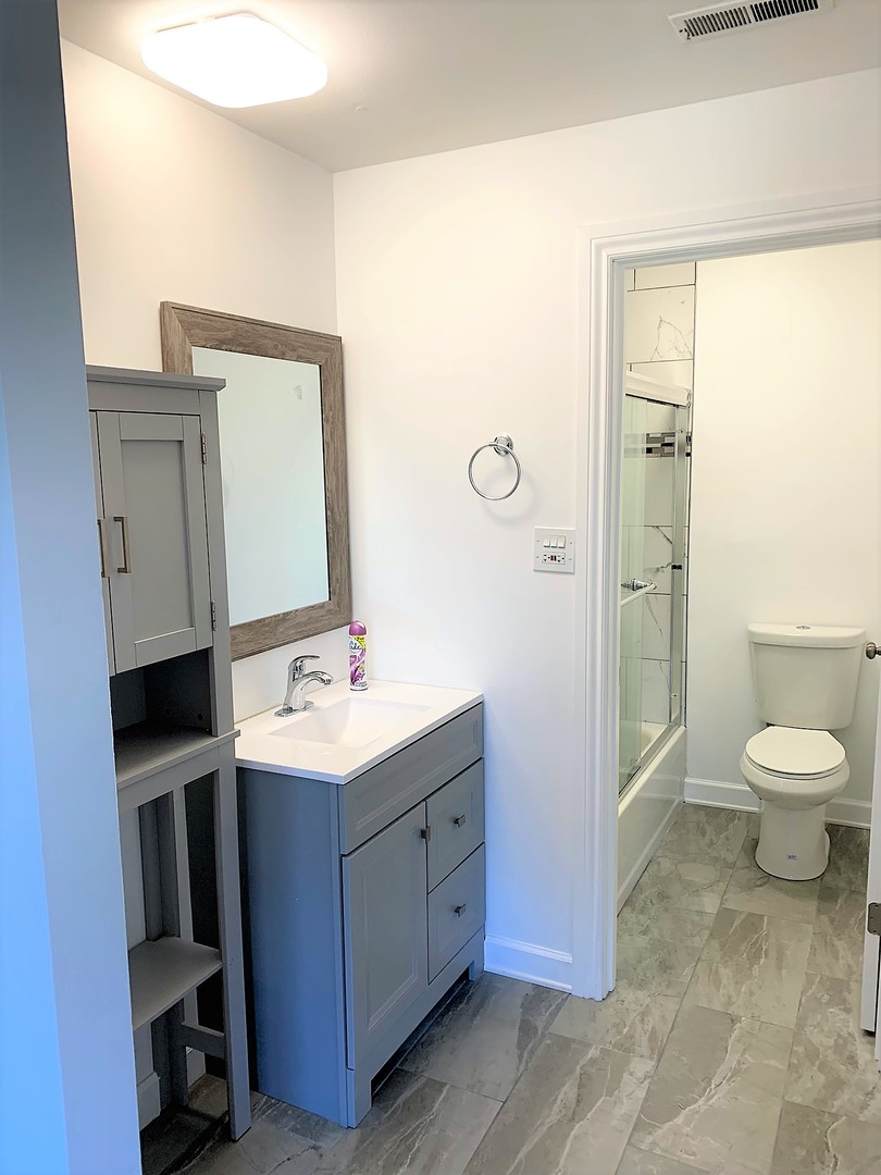 1741 Harrow Court, Unit B Wheaton, IL 60189 - Photo 20 of 24 a bathroom with a sink toilet and shower