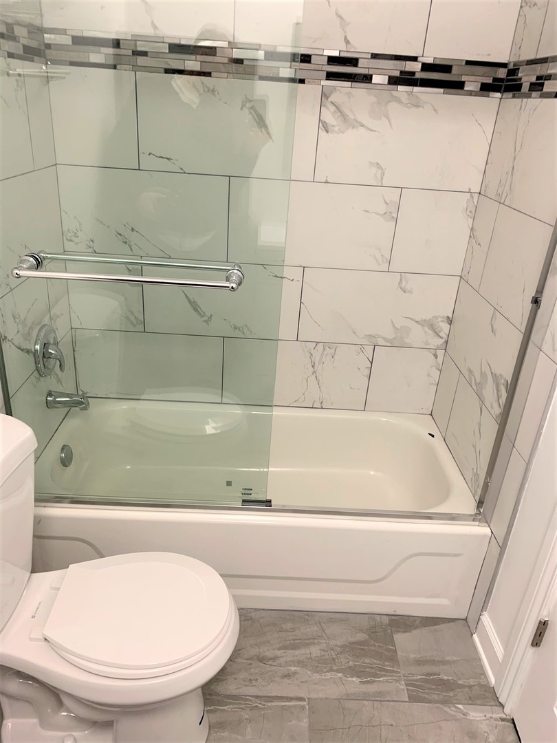 1741 Harrow Court, Unit B Wheaton, IL 60189 - Photo 21 of 24 a bathroom with a bathtub and a shower