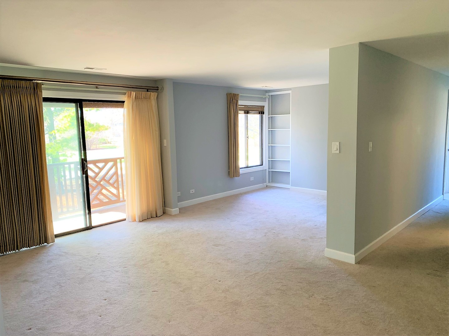 1741 Harrow Court, Unit B Wheaton, IL 60189 - Photo 5 of 24 a view of a livingroom with a staircase