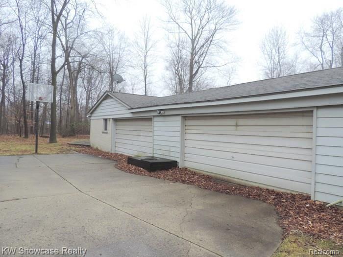 5851 Farmington Road West Bloomfield, MI 48322 - Photo 13 of 14 DSCN1496-001.JPG