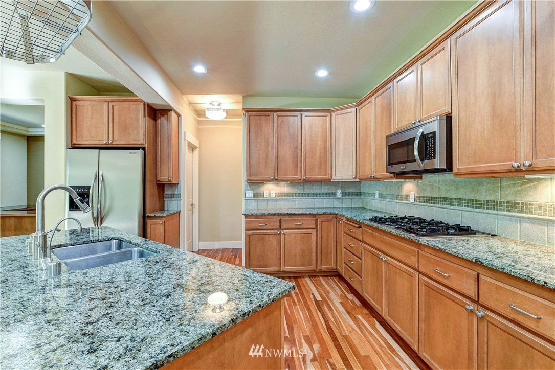 21980 Vine Road Brier, WA 98036 - Photo 11 of 36 Gallery Image 11