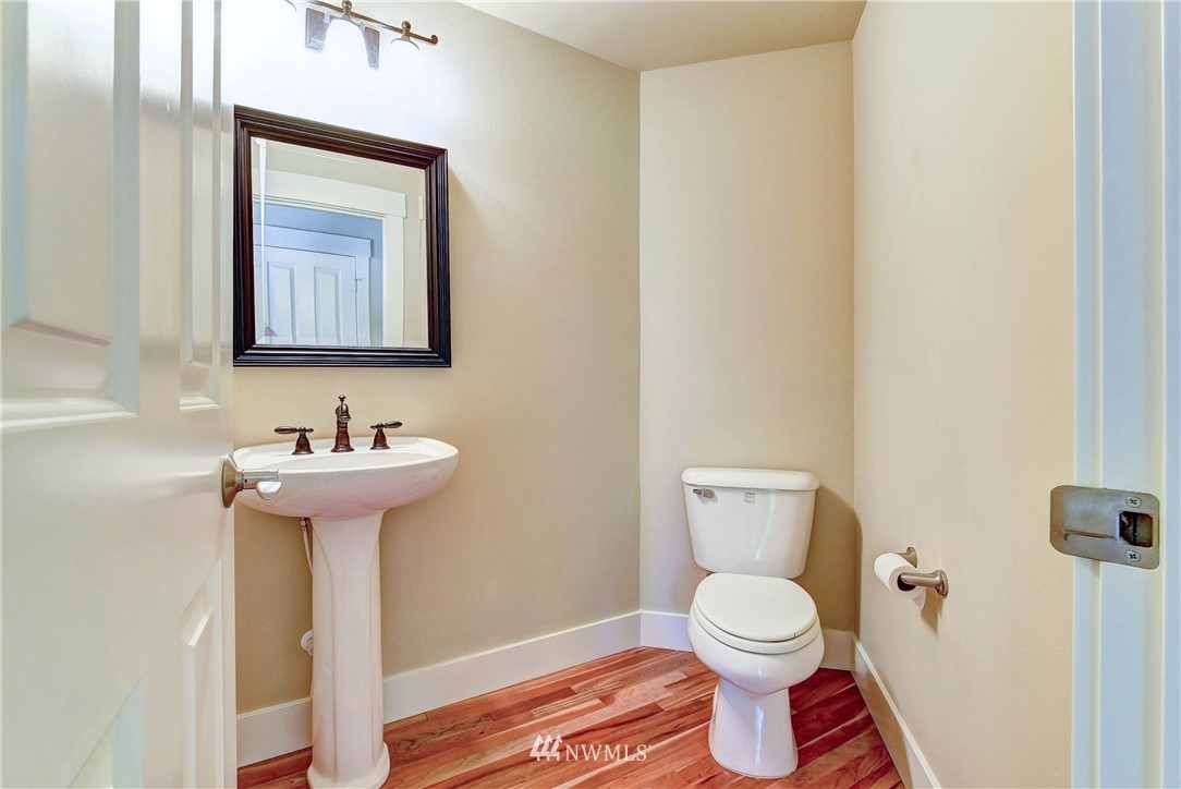 21980 Vine Road Brier, WA 98036 - Photo 15 of 36 Gallery Image 15