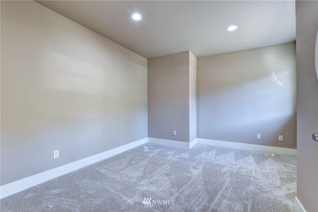 21980 Vine Road Brier, WA 98036 - Photo 25 of 36 Gallery Image 25
