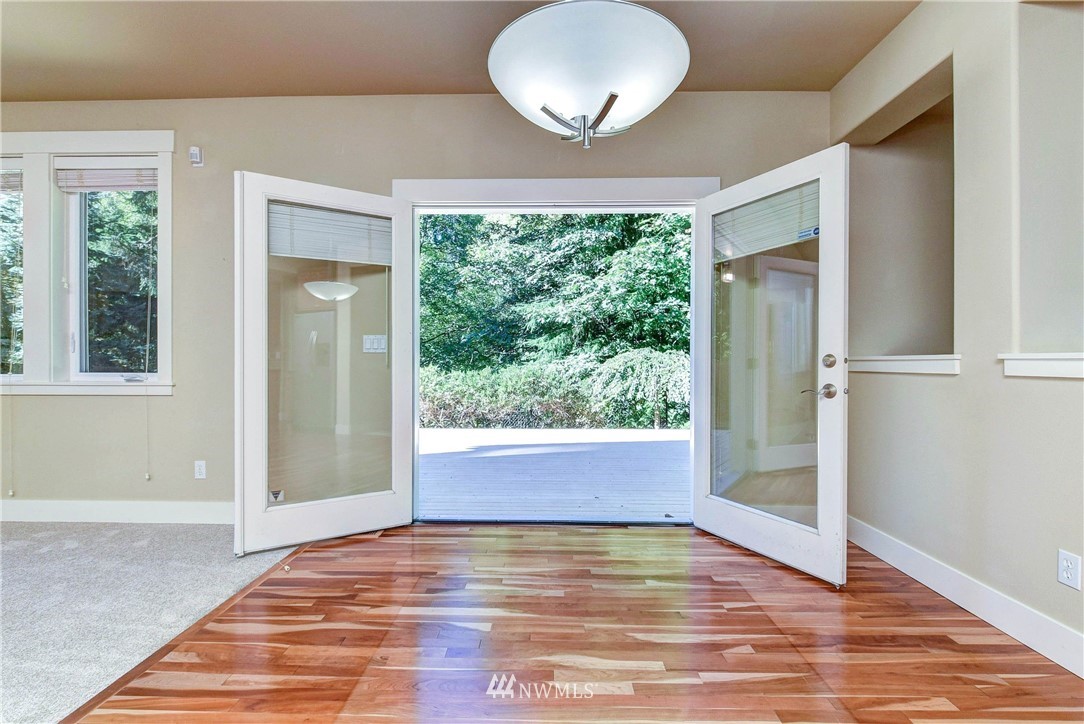 21980 Vine Road Brier, WA 98036 - Photo 8 of 36 Gallery Image 8