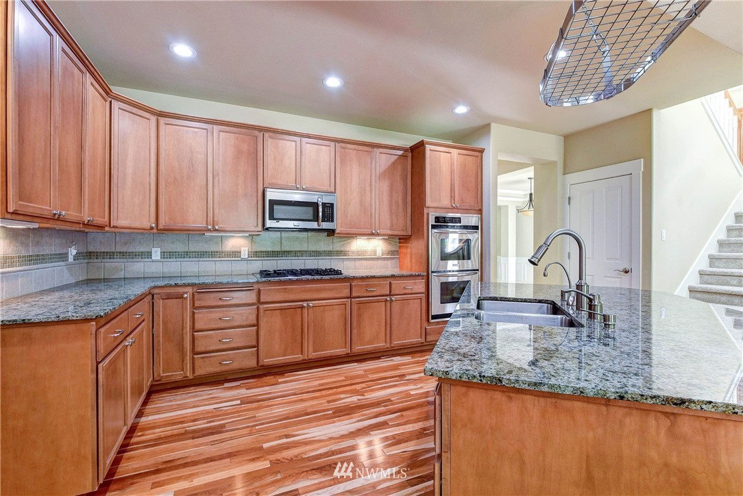 21980 Vine Road Brier, WA 98036 - Photo 9 of 36 Gallery Image 9
