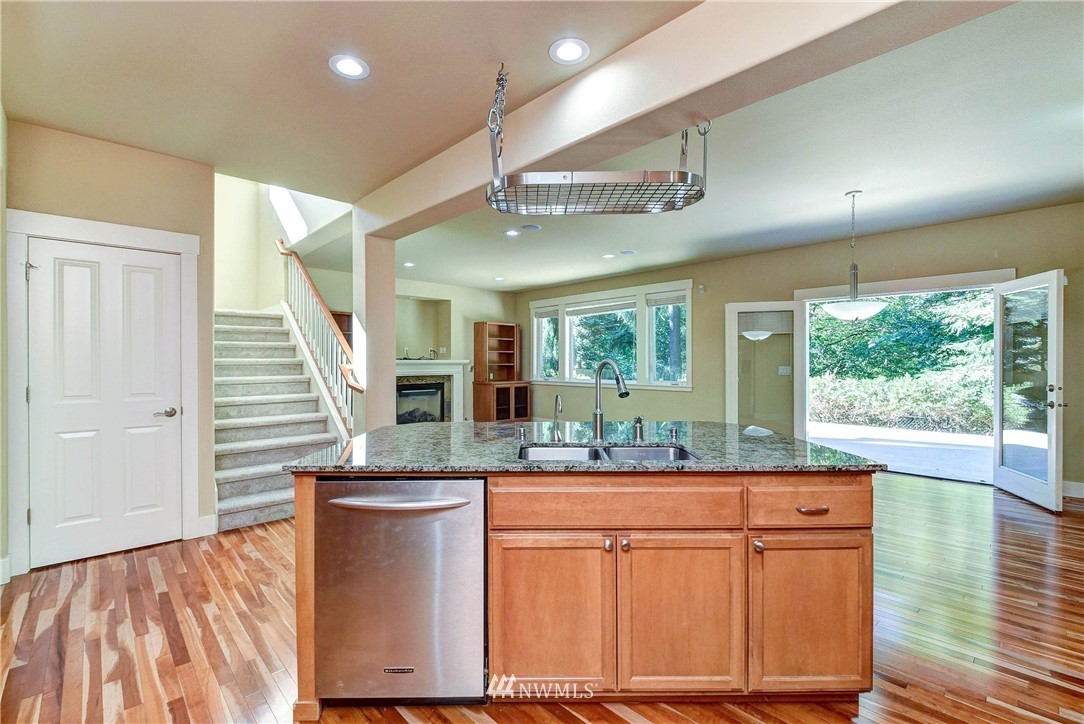 21980 Vine Road Brier, WA 98036 - Photo 10 of 36 Gallery Image 10