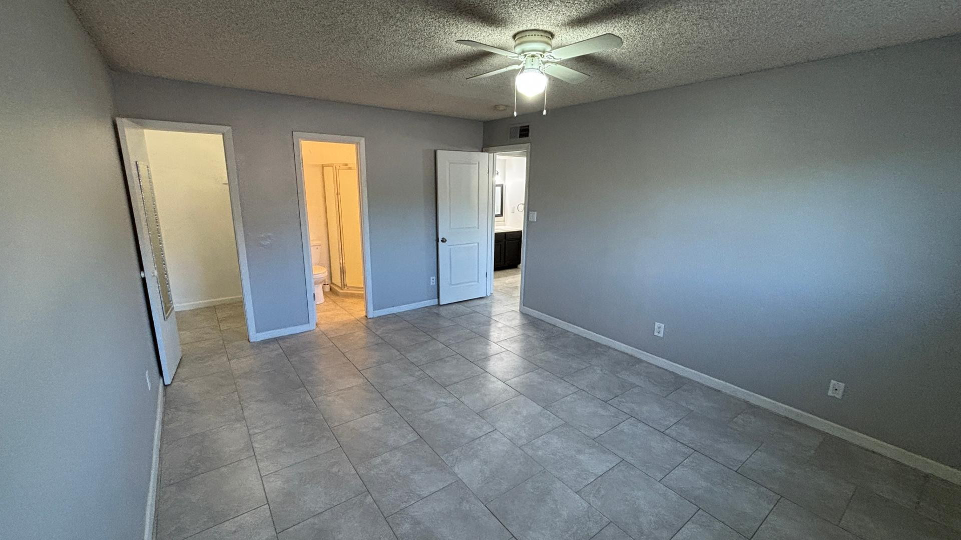 1130 East Butler Drive, Unit B4 Phoenix, AZ 85020 - Photo 8 of 17 an empty room with closet and a chandelier fan