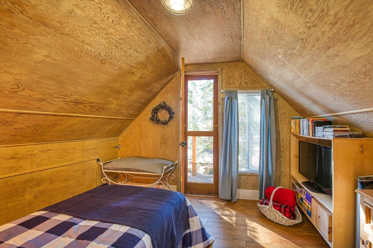 61347 Old Hunting Road Mono Hot Springs, CA 93634 - Photo 14 of 31 a bedroom with a bed and wooden floor