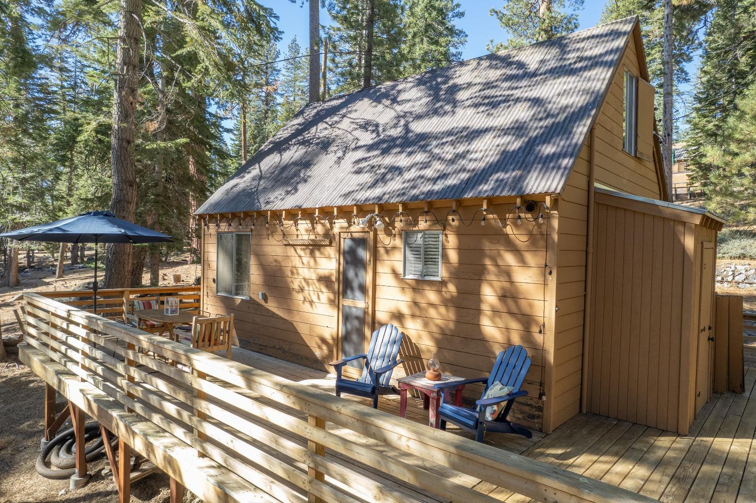 61347 Old Hunting Road Mono Hot Springs, CA 93634 - Photo 31 of 31 a patio with table and chairs and potted plants