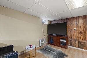 707 West Maplewood Court Milwaukee, WI 53221 - Photo 18 of 21 r25