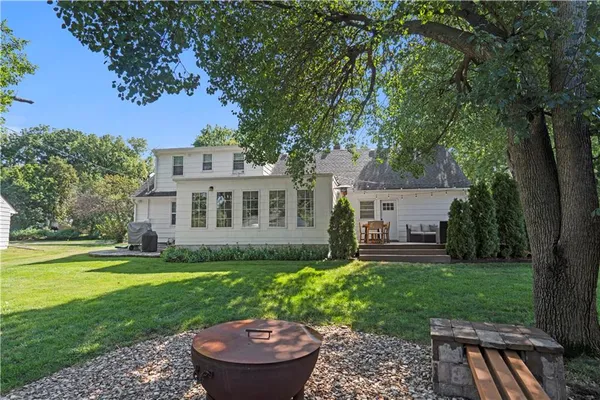 $550,000 | 6014 West 68th Street, Overland Park, KS 66204