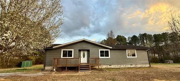a view of house with a yard
