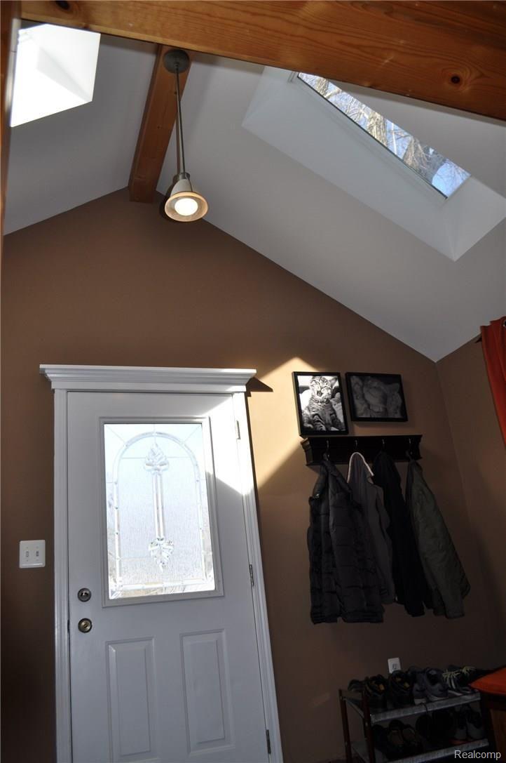 705 Hickory Street Fenton, MI 48430 - Photo 21 of 30 Foyer