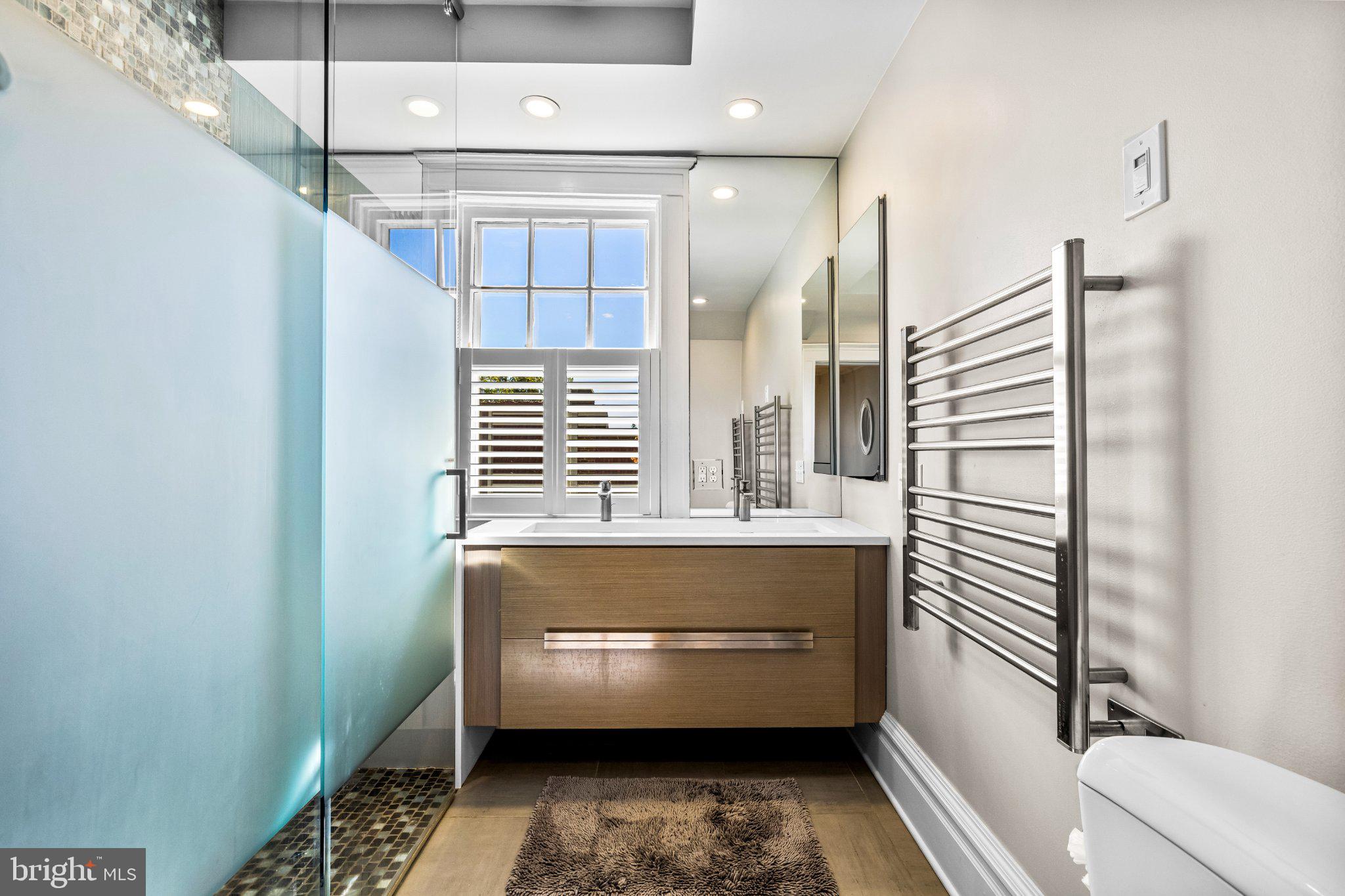 312 Oakdale Road Baltimore, MD 21210 - Photo 48 of 107 2nd floor hall bath