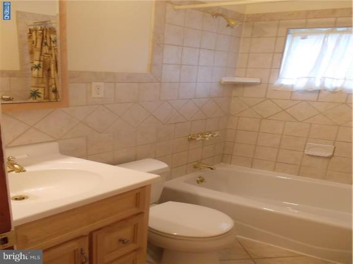 33 Jadewood Road Levittown, PA 19056 - Photo 13 of 23 Bathroom