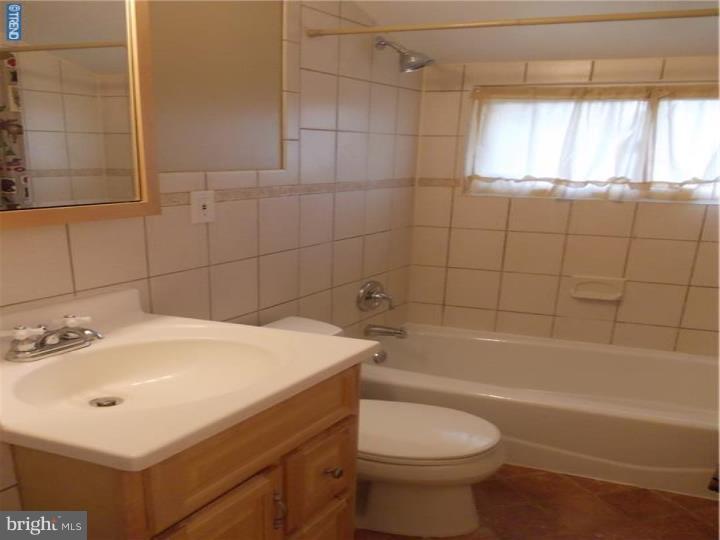 33 Jadewood Road Levittown, PA 19056 - Photo 16 of 23 Bathroom