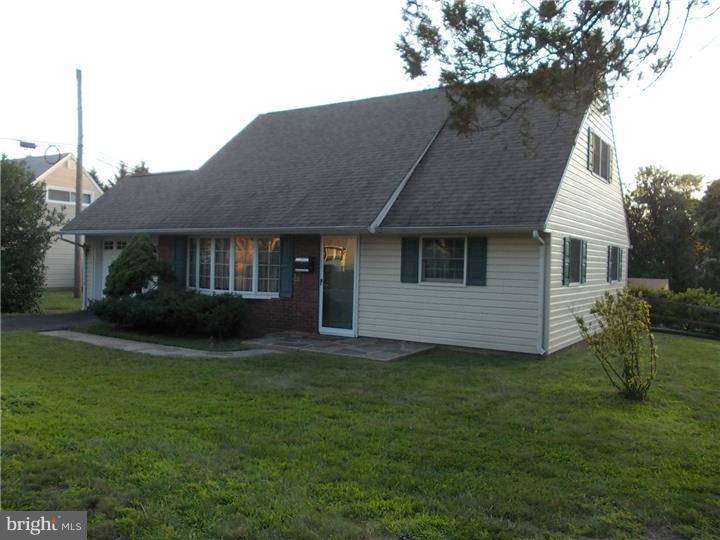 33 Jadewood Road Levittown, PA 19056 - Photo 3 of 23 Exterior Side