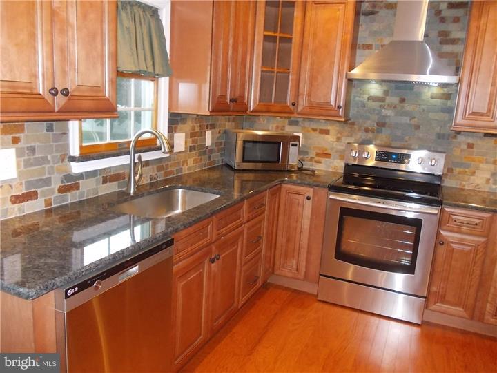 33 Jadewood Road Levittown, PA 19056 - Photo 4 of 23 Kitchen