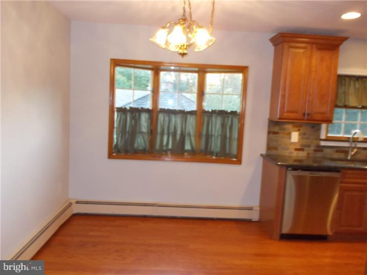 33 Jadewood Road Levittown, PA 19056 - Photo 9 of 23 Dining Room