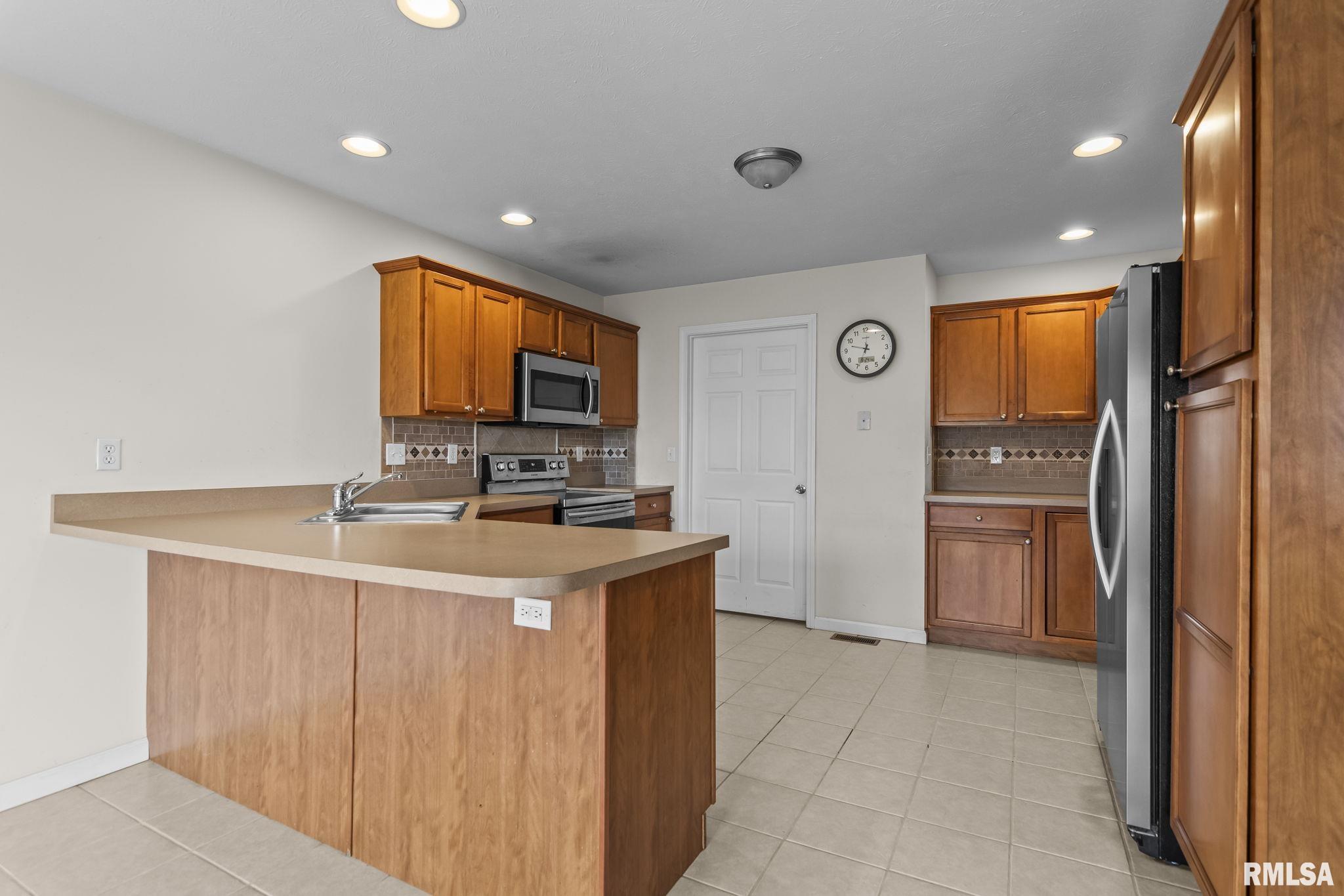 2704 Johnathan Place Springfield, IL 62711 - Photo 10 of 38 Gallery Image 10