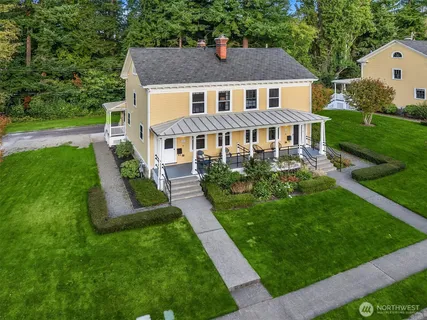 $999,000 | 4422 Montana Circle, Seattle, WA 98199