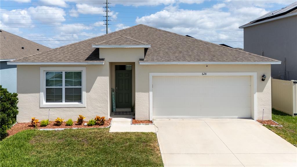 a front view of house with yard