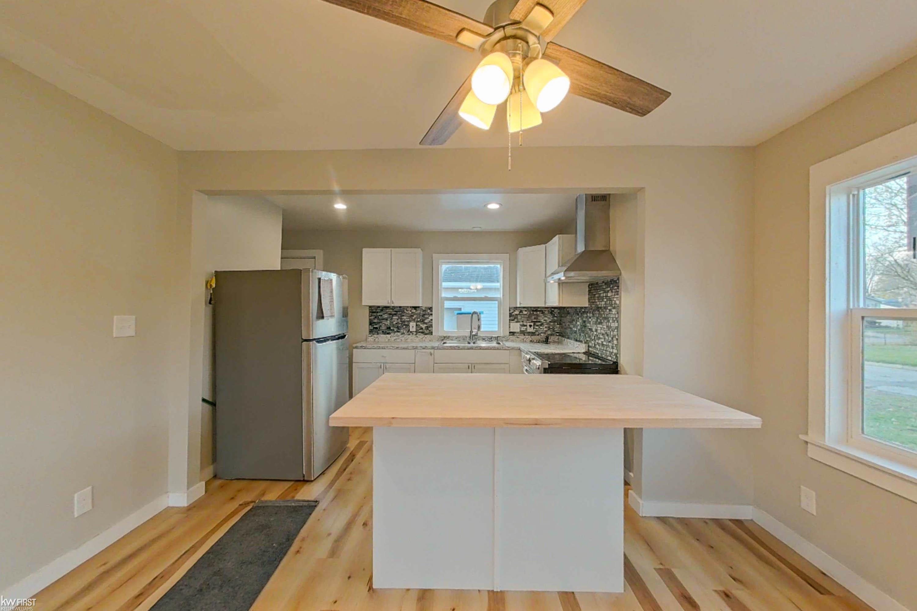 2040 South Center Road Flint, MI 48503 - Photo 7 of 35 50127231-6.JPG