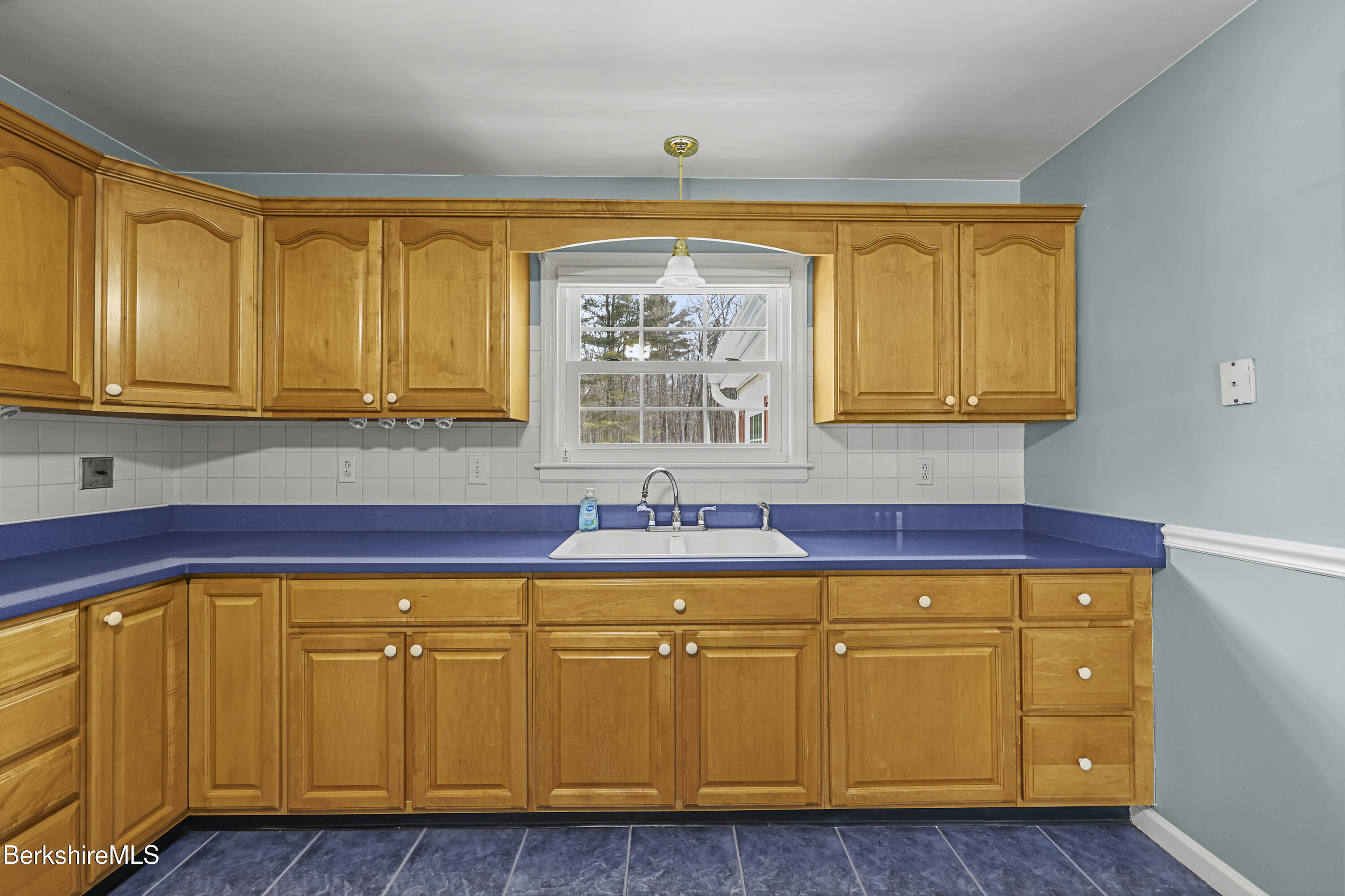 158 Eleanor Road Pittsfield, MA 01201 - Photo 4 of 40 Kitchen