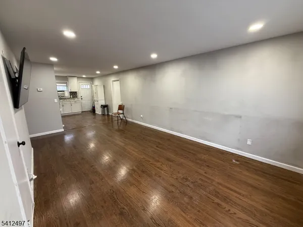 $2,900 | 1439 Gregory Avenue, Union, NJ 07083