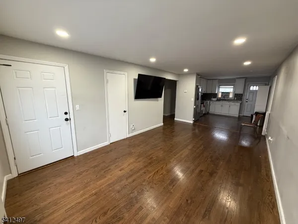 $2,900 | 1439 Gregory Avenue, Union, NJ 07083